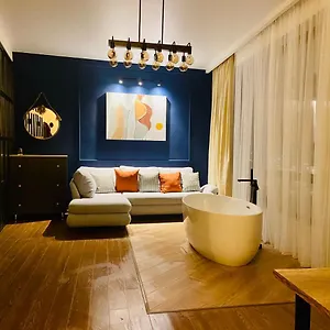 Luxury In Old With Terrace Тбилиси