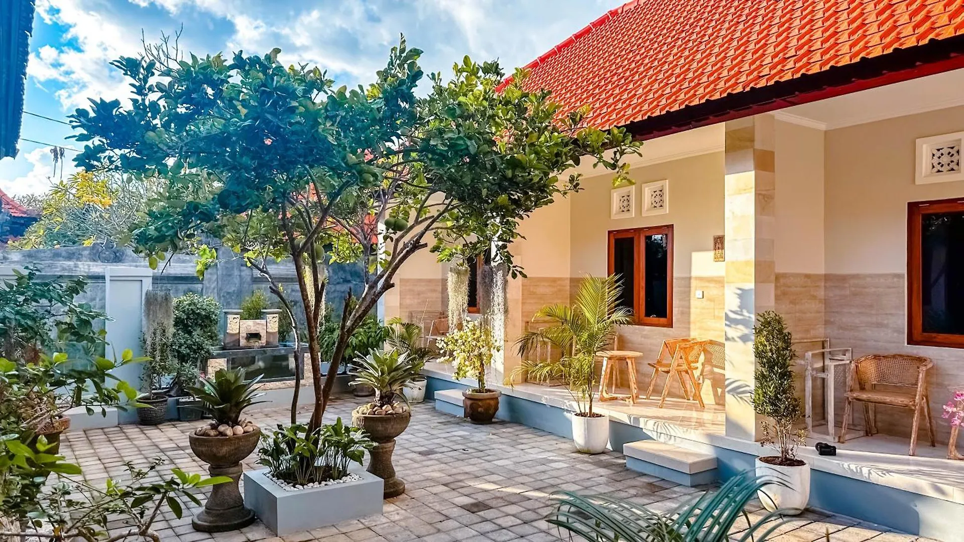 Adhi Homestay Нуса-Дуа 0*,