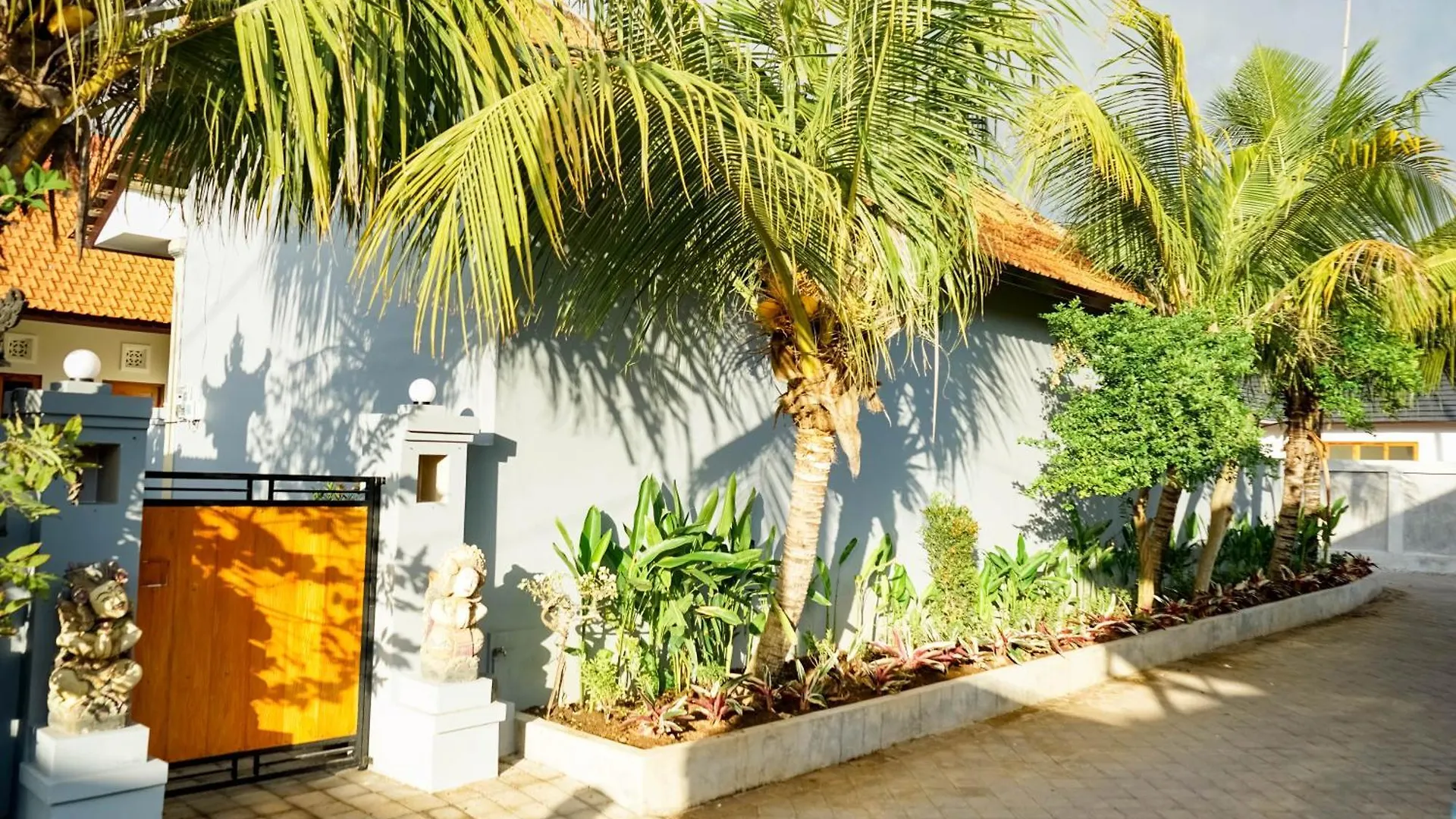 Adhi Homestay Нуса-Дуа