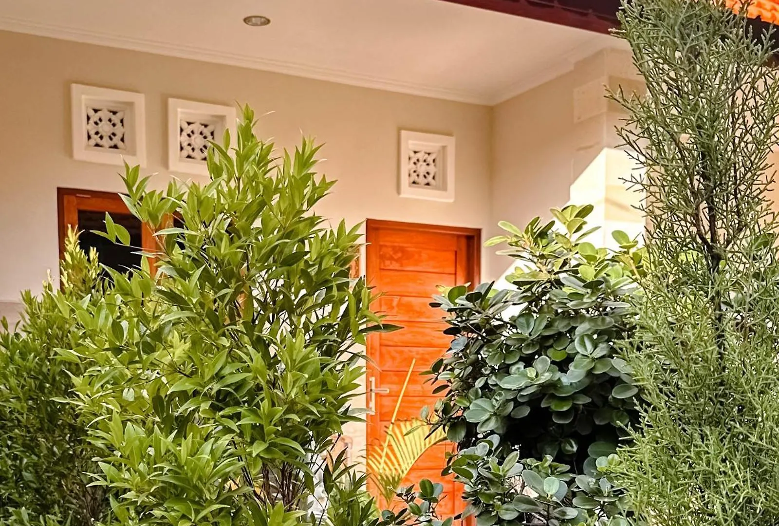 Adhi Homestay Нуса-Дуа 0*,